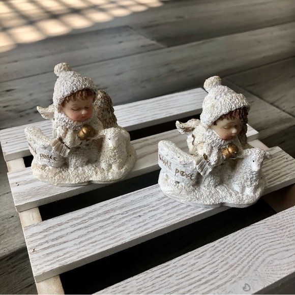 💸 5/20 Vintage 1990s set of 2 Ceramic Angel & Lamb in the Snow Christmas Decor - Picture 2 of 10